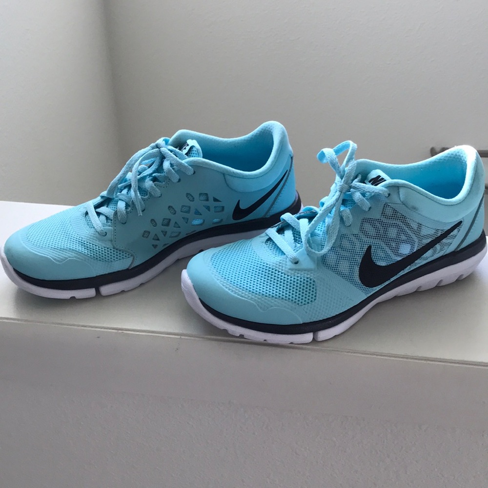 Women’s size 7.5 Nike 2015 Flex Run